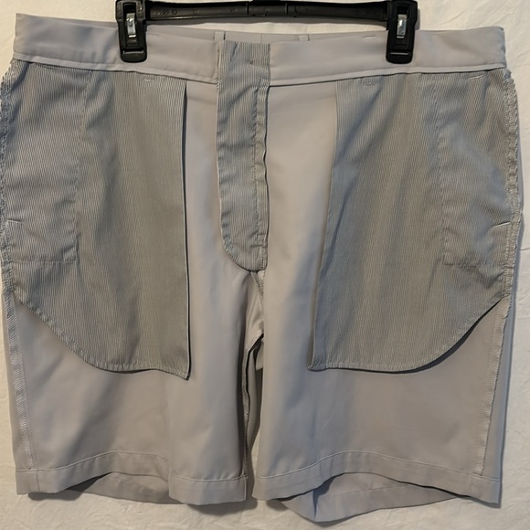 Peter Millar mens golf short . - Picture 3 of 9